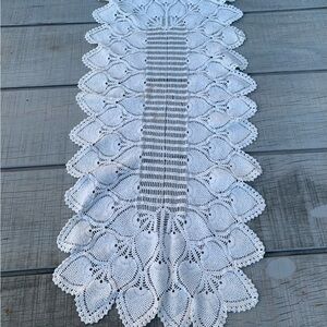 Vintage Antique Victorian Pineapple White Handmade Crocheted Table Runner 35x16”